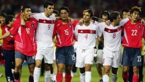 Futbollistët turq dhe korean festojnë sëbashku - KB 2002