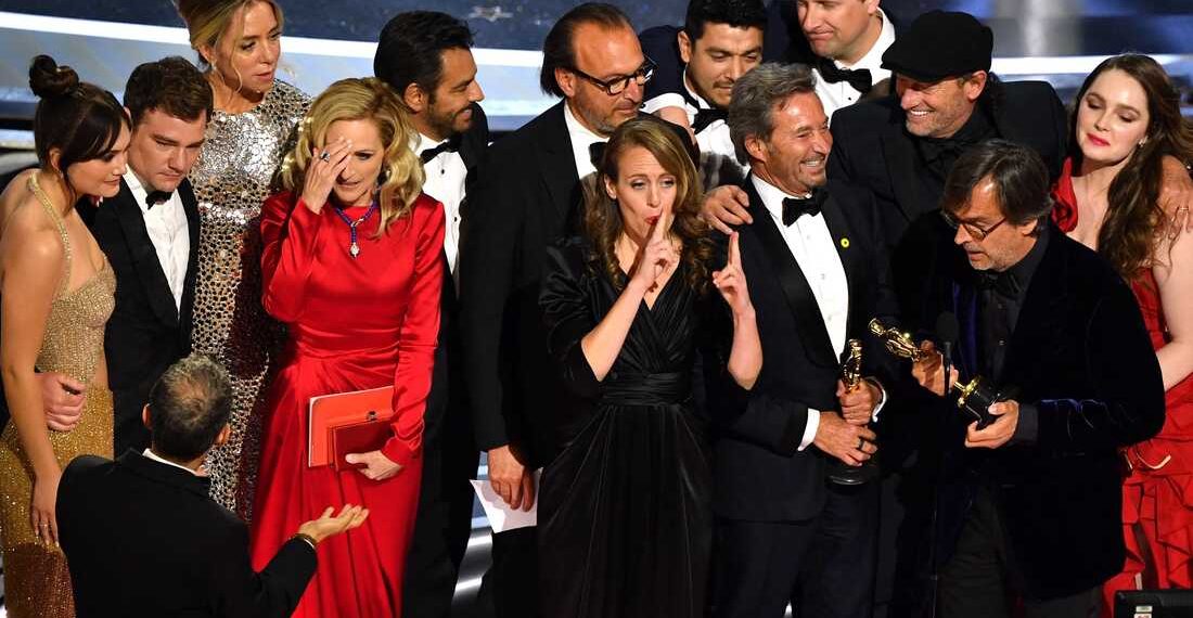 "Coda" team accepts the award for Best Picture for "CODA" onstage during the 94th Oscars at the Dolby Theatre in Hollywood, California on March 27, 2022. (Photo by Robyn Beck / AFP) (Photo by ROBYN BECK/AFP via Getty Images)