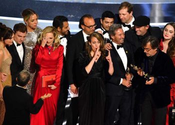 "Coda" team accepts the award for Best Picture for "CODA" onstage during the 94th Oscars at the Dolby Theatre in Hollywood, California on March 27, 2022. (Photo by Robyn Beck / AFP) (Photo by ROBYN BECK/AFP via Getty Images)