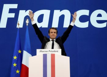 Emmanuel Macron, head of the political movement En Marche !, or Onwards !, and candidate for the 2017 French presidential election, celebrates after partial results in the first round of 2017 French presidential election, at the Parc des Expositions hall in Paris, France April 23, 2017.   REUTERS/Benoit Tessier