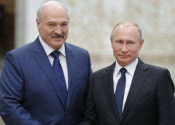 MINSK, BELARUS Ц NOVEMBER 30, 2017: Belarus' President Alexander Lukashenko (L) welcomes Russia's President Vladimir Putin ahead of a CSTO Collective Security Council meeting in Minsk's Independence Palace. Mikhail Metzel/TASS

Ѕелорусси€. ћинск. 30 но€бр€ 2017. ѕрезидент Ѕелоруссии јлександр Ћукашенко и президент –оссии ¬ладимир ѕутин (слева направо) во врем€ встречи перед заседанием —овета коллективной безопасности ќƒ Ѕ во ƒворце Ќезависимости. ћихаил ћетцель/“ј——