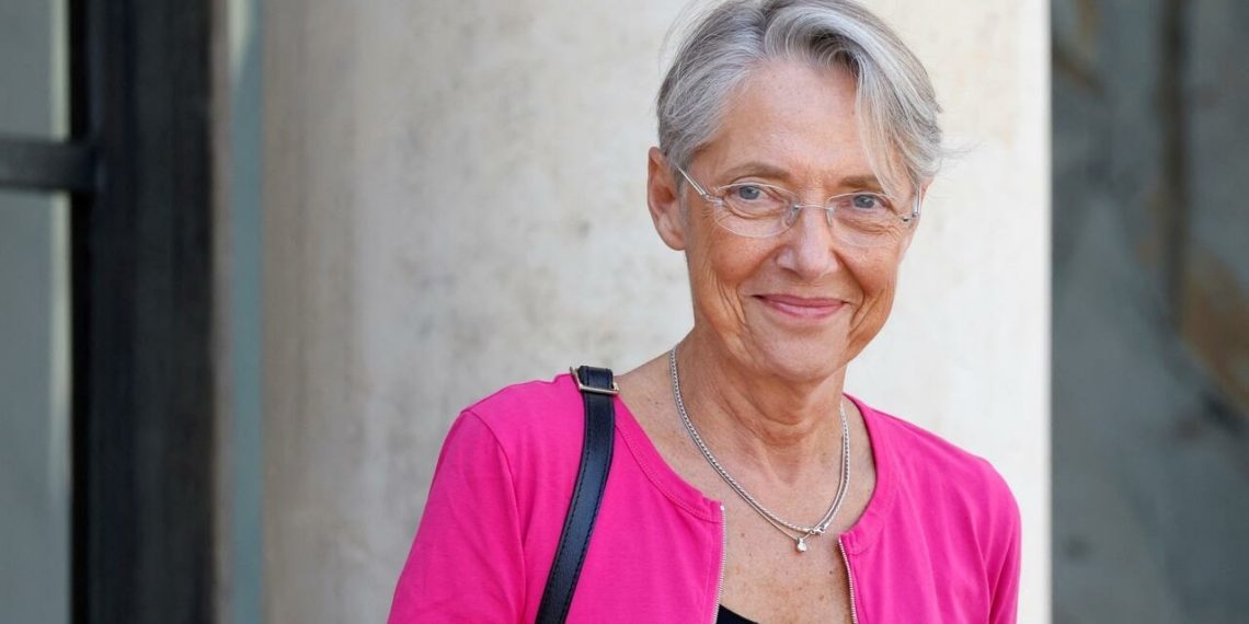 France's Labour Minister Elisabeth Borne leaves the Elysee presidential palace after the weekly cabinet meeting in Paris on May 11, 2022. (Photo by Ludovic MARIN / AFP)