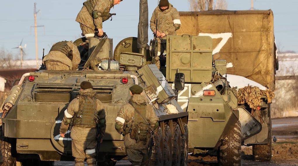 ARMYANSK, CRIMEA, RUSSIA Ц MARCH 2, 2022: Military hardware moves along the street. Early on 24 February, Russia's President Putin announced his decision to launch a special military operation after considering requests from the leaders of the Donetsk People's Republic and Lugansk People's Republic. Sergei Malgavko/TASS

–осси€. –еспублика  рым. јрм€нск. ¬оенна€ техника на одной из улиц города. ”тром 24 феврал€ президент –‘ ¬ладимир ѕутин объ€вил, что в ответ на обращение руководителей Ћуганской и ƒонецкой народных республик он прин€л решение о проведении специальной военной операции. —ергей ћальгавко/“ј——