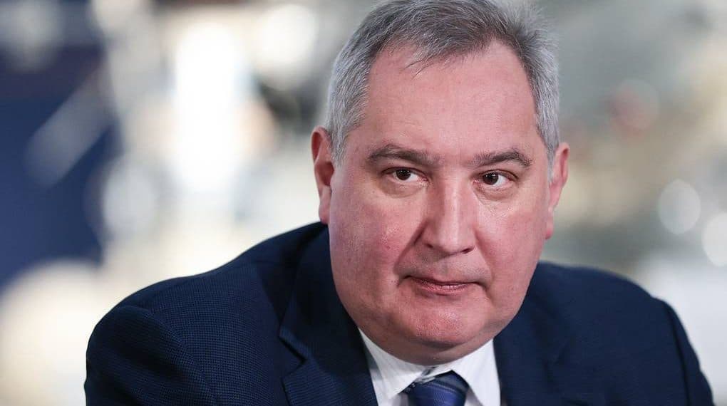 MOSCOW, RUSSIA  MARCH 17, 2021: Roscosmos general director Dmitry Rogozin is pictured during a visit to the S.A. Lavochkin Research and Production Association, a Russian aerospace company. In October 2021, Roscosmos plans to send the Luna-25 lunar lander on a mission to the Moon, the first such mission in the history of modern Russia after the Soviet Luna programme in the 1970s. Sergey Bobylev/TASS

Ðîññèÿ. Ìîñêâà. Ãåíåðàëüíûé äèðåêòîð ÃÊ "Ðîñêîñìîñ" Äìèòðèé Ðîãîçèí íà ïðåäïðèÿòèè ðàêåòíî-êîñìè÷åñêîé ïðîìûøëåííîñòè "ÍÏÎ èìåíè Ñ.À. Ëàâî÷êèíà" ãäå ïðåäñòàâëåíû àâòîìàòè÷åñêàÿ ñòàíöèÿ "Ëóíà-25" è ìàêåò "ÝêçîÌàðñ". Â îêòÿáðå 2021 ãîäà Ðîñêîñìîñ ïëàíèðóåò îòïðàâèòü íà Ëóíó àâòîìàòè÷åñêóþ ñòàíöèþ "Ëóíà-25", êîòîðàÿ ñòàíåò ïåðâûì îòå÷åñòâåííûì àïïàðàòîì â ñîâðåìåííîé Ðîññèè íà åñòåñòâåííîì ñïóòíèêå Çåìëè. Ñåðãåé Áîáûëåâ/ÒÀÑÑ