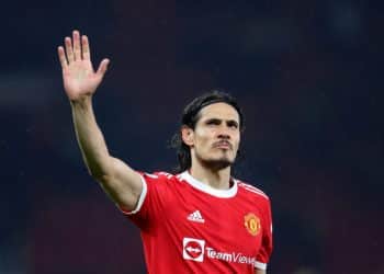 MANCHESTER, ENGLAND - MAY 02: Edinson Cavani of Manchester United acknowledges the fans after the Premier League match between Manchester United and Brentford at Old Trafford on May 02, 2022 in Manchester, England. (Photo by Catherine Ivill/Getty Images)