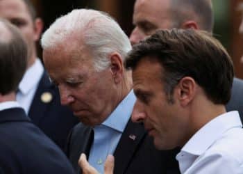 FILE PHOTO: U.S. President Joe Biden and French President Emmanuel Macron attend the G7 leaders summit at the Bavarian resort of Schloss Elmau castle, near Garmisch-Partenkirchen, Germany, June 27, 2022. REUTERS/Lukas Barth/Pool/File Photo