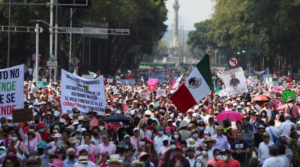 Demonstrators march against the electoral reform proposed by Mexican President Andres Manuel Lopez Obrador and in support of the National Electoral Institute (INE) in Mexico City, Mexico, November 13, 2022. REUTERS/Luis Cortes