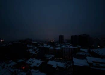 A view shows the city without electricity after critical civil infrastructure was hit by Russian missile attacks, amid Russia's invasion of Ukraine, in Kyiv, Ukraine November 23, 2022.  REUTERS/Vladyslav Sodel