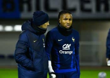 Blessure de Christopher NKUNKU  France  - FOOTBALL : Entrainemente de l equipe de France au CNF - Clairefontaine - 15/11/2022 FedericoPestellini/Panoramic PUBLICATIONxNOTxINxFRAxITAxBEL