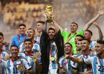 Soccer Football - FIFA World Cup Qatar 2022 - Final - Argentina v France - Lusail Stadium, Lusail, Qatar - December 18, 2022 Argentina's Lionel Messi lifts the World Cup trophy alongside teammates as they celebrate winning the World Cup  REUTERS/Carl Recine