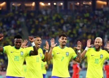 Soccer Football - FIFA World Cup Qatar 2022 - Round of 16 - Brazil v South Korea - Stadium 974, Doha, Qatar - December 5, 2022 Brazil's Neymar celebrates scoring their second goal with Vinicius Junior, Raphinha and Lucas Paqueta REUTERS/Carl Recine - UP1EIC51JE98Z