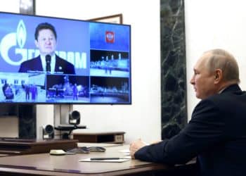 Russian President Vladimir Putin takes part in a ceremony launching production at the Kovykta gas field, which will feed into the Power of Siberia pipeline carrying Russian gas to China, via a video link with head of Gazprom Alexei Miller in Moscow, Russia, December 21, 2022. Sputnik/Mikhail Kuravlev/Kremlin via REUTERS ATTENTION EDITORS - THIS IMAGE WAS PROVIDED BY A THIRD PARTY.