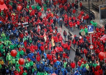 People take part in a demonstration against the rising cost of living, in Brussels, Belgium December 16, 2022. REUTERS/Johanna Geron