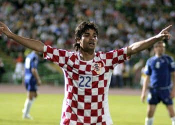 Croatia's Eduardo Da Silva (22) celebrates scoring against Bosnia and Herzegovina during their international friendly football match, played in Sarajevo, on 22 August, 2007. Croatia defeated Bosnia 5-3. AFP PHOTO / ELVIS BARUKCIC (Photo by ELVIS BARUKCIC / AFP)