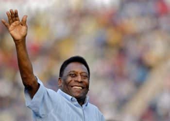 FILE PHOTO: Legendary Brazilian soccer player Pele waves to the spectators before the start of under-17 boys' final soccer match of Subroto Cup tournament at Ambedkar stadium in New Delhi, India, October 16, 2015. REUTERS/Anindito Mukherjee/File Photo