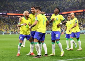 Soccer Football - FIFA World Cup Qatar 2022 - Round of 16 - Brazil v South Korea - Stadium 974, Doha, Qatar - December 5, 2022 Brazil's Lucas Paqueta celebrates scoring their fourth goal with Neymar, Danilo and Vinicius Junior REUTERS/Carl Recine