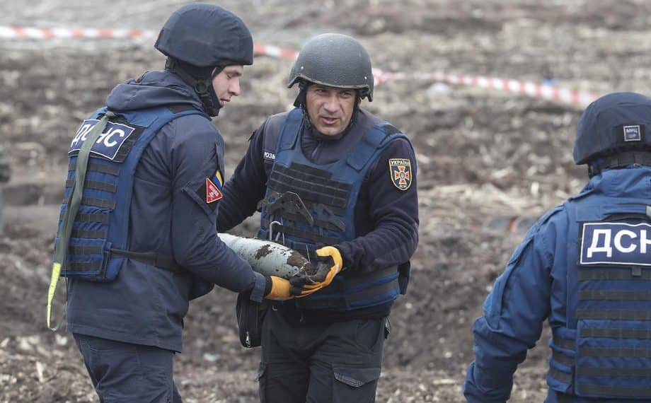 epaselect epa09901247 Ukrainian rescuers clear mines off a territory near Brovary city of Kyiv's area, Ukraine, 21 April 2022. Some cities and villages have recently been recaptured by the Ukrainian army from Russian forces, and now people try to restore normal life there. Russian troops entered Ukraine on 24 February resulting in fighting and destruction in the country and triggering a series of severe economic sanctions on Russia by Western countries.  EPA-EFE/SERGEY DOLZHENKO