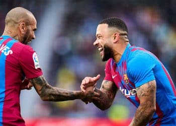 ELCHE, SPAIN - MARCH 06: Memphis Depay of FC Barcelona  celebrates with his teammates Dani Alves of FC Barcelona after scoring his team's second goal during the LaLiga Santander match between Elche CF and FC Barcelona at Estadio Manuel Martinez Valero on March 06, 2022 in Elche, Spain. (Photo by Aitor Alcalde/Getty Images)