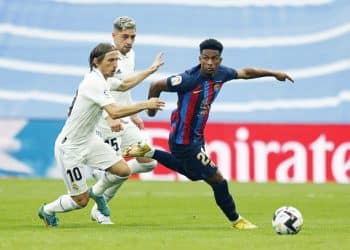 Luka Modric Real, Alejandro Balde Barcelona, OCTOBER 16, 2022 - Football / Soccer : Spanish La Liga Santander match between Real Madrid 3-1 FC Barcelona, Barca at Estadio Santiago Bernabeu in Madrid, Spain. Noxthirdxpartyxsales PUBLICATIONxNOTxINxJPN 201596314