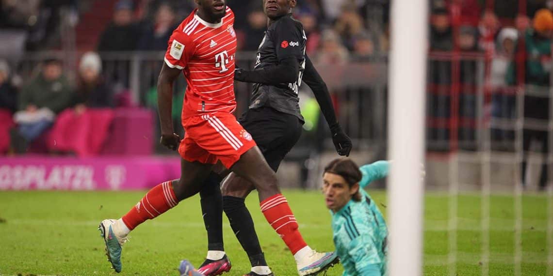 MUNICH, GERMANY - JANUARY 28: Randal Kolo Muani of Eintracht Frankfurt scores the team's first goal past Yann Sommer of Bayern Munich during the Bundesliga match between FC Bayern München and Eintracht Frankfurt at Allianz Arena on January 28, 2023 in Munich, Germany. (Photo by Adam Pretty/Getty Images)