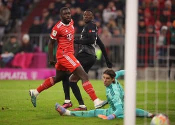 MUNICH, GERMANY - JANUARY 28: Randal Kolo Muani of Eintracht Frankfurt scores the team's first goal past Yann Sommer of Bayern Munich during the Bundesliga match between FC Bayern München and Eintracht Frankfurt at Allianz Arena on January 28, 2023 in Munich, Germany. (Photo by Adam Pretty/Getty Images)