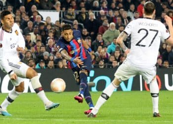 Soccer Football - Europa League - Play-Off First Leg - FC Barcelona v Manchester United - Camp Nou, Barcelona, Spain - February 16, 2023  FC Barcelona's Raphinha shoots at goal REUTERS/Nacho Doce