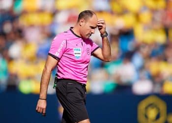 CADIZ, SPAIN - FEBRUARY 12: Referee Mateu Lahoz reacts during the LaLiga Santander match between Cadiz CF and RC Celta de Vigo at Estadio Nuevo Mirandilla on February 12, 2022 in Cadiz, Spain. (Photo by Fran Santiago/Getty Images)