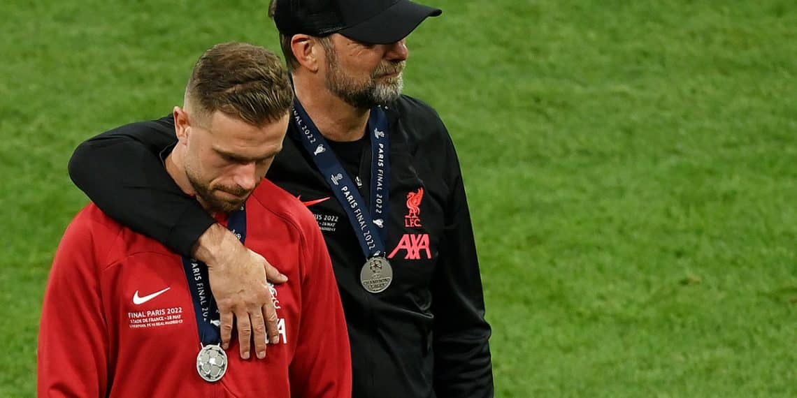 PARIS, FRANCE - MAY 28: Juergen Klopp embraces Jordan Henderson of Liverpool after their sides defeat in the UEFA Champions League final match between Liverpool FC and Real Madrid at Stade de France on May 28, 2022 in Paris, France. (Photo by Matthias Hangst/Getty Images)