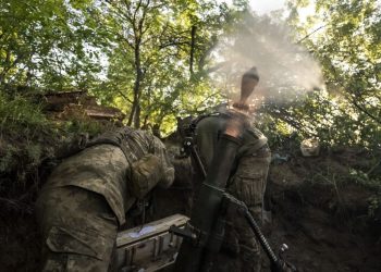 DONETSK OBLAST, UKRAINE - JUNE 02: Ukrainian soldiers prepare to open fire on Russian positions to protect the defensive line on the frontline towards the city of Avdiivka, Donetsk Oblast, Ukraine on June 02, 2023. Muhammed Enes Yıldırım / Anadolu Agency (Photo by Muhammed Enes Yıldırım / ANADOLU AGENCY / Anadolu Agency via AFP)