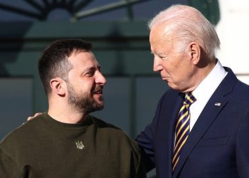 epa10375842 US President Joe Biden (R) welcomes Ukrainian President Volodymyr Zelensky (L) to the South Lawn of the White House Washington, DC, USA, 21 December 2022. In his first trip out of Ukraine since the Russian invasion began, Zelensky is visiting DC to meet with President Biden and address a joint session of Congress.  EPA-EFE/JIM LO SCALZO