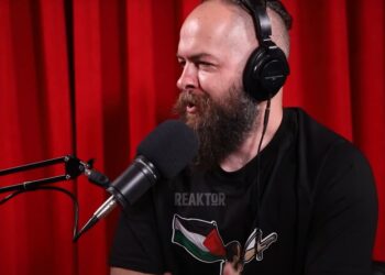 Në mes shumë zjarresh  – REAKTOR me ‪Arian Xhezairi