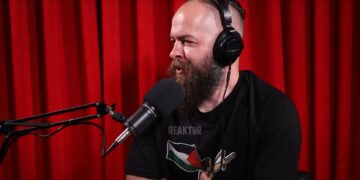 Në mes shumë zjarresh  – REAKTOR me ‪Arian Xhezairi